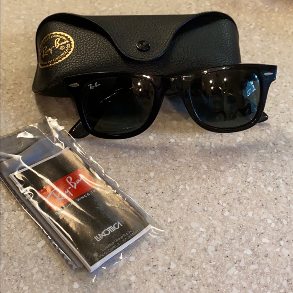 Wayfarer Ray Ban sunglasses